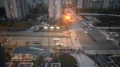 杭州城市车流俯拍延时视频视频的预览图